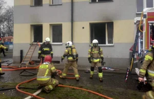 Tragiczny pożar w Siemianowicach. Nie żyje chłopiec. Matka zostawiła dzieci same