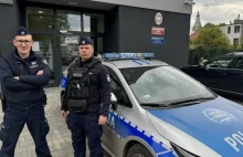 Policjanci uratowali mieszkańców z płonącego domu