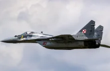 MIG-29 w trakcie lotu stracił zbiornik paliwa.