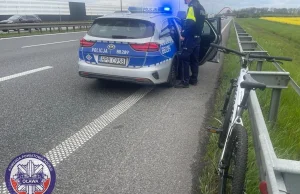 Rowerzysta na A4 pod Wrocławiem. Mężczyzna za dużo wypił i ruszył na komunię wnu