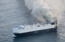 Trzy tysiące aut idzie na dno. Ogromny pożar, na pokładzie jest 800 elektryków