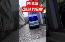 Policja z Poznania na służbie... zbiera puszki?
