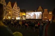 SKANDAL na Wrocławskim rynku wyemitują film Holland w czasie szczytu turyst.