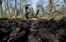 Barbarzyństwo Rosjan. Obcinają głowy ukraińskim żołnierzom