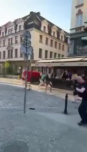 Anglicy demolują Plac Solny we Wrocławiu - strona 2