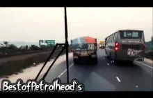 Close call INDIA vs BANGLADESH BUS DRIVERS ( HARDCODE HEAVY DRIVER )