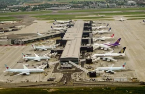 Kolizja dwóch samolotów na płycie lotniska Heathrow