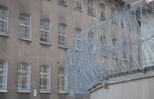 "Zakładano mu worek na głowę i podduszano". Co działo się w więzieniu w Ba