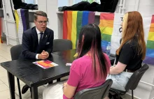 Kontrola poselska w Słupskim Ośrodku Kultury podczas wydarzenia LGBT