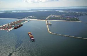 Niemieccy przeciwnicy portu kontenerowego w Świnoujściu biją w Polskę praworządn