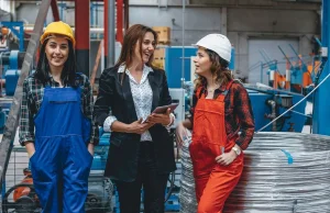 Raport HRK: Wzrasta rola kobiet w przemyśle. Również w Polsce…