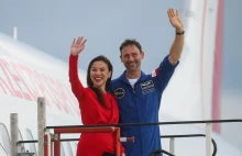 Sławosz Uznański na pokładzie rządowego samolotu