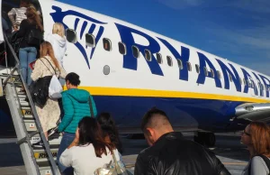 Linie lotnicze ukarane za doliczanie opłat za bagaż podręczny.