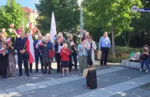 Przedsiębiorca krytykował rząd, działacz PiS wyrwał mu telefon z rąk i uderzył