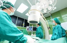 Nowa Zelandia. Lekarze zostawili narzędzie w brzuchu kobiety. - Polsat News