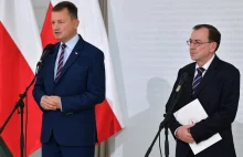 Konferencja Błaszczaka i Kamińskiego. Oskarżenie o prezentowanie pornografii