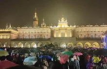 Rynek Główny w Krakowie w dniu Niepodległości - YouTube