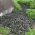 Tysiące zużytych opon na nielegalnym składowisku pod Malborkiem