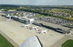 Dron w pobliżu lotniska w Pyrzowicach. Dziś decyzja ws. dalszych poszukiwań