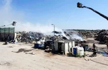 Pruszków. Pożar składowiska odpadów w Sokołowie. Palą się sztuczne tworzywa