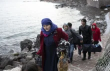 Uchodźcy znów tłumnie płyną do Włoch