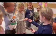 W pewnym przedszkolu karmią dzieci robakami