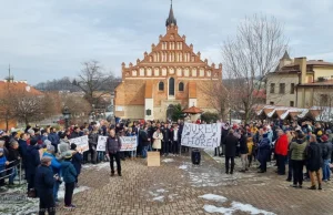 Bochnia: Proboszcz chciał eksmitować chór. Parafianie przyszli z taczkami