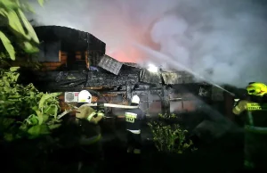 Pożar hotelu w Łodynie w pow. bieszczadzkim. Z ogniem walczyło 80 strażaków