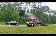 Samochód wybija się z lawety niczym z rampy, Lowndes County, Georgia