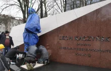 W Lublinie trwa ustawianie pomnika Lecha Kaczyńskiego. Fotorelacja z budowy