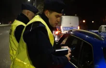 Czy taxi na aplikację są bezpieczne? Policyjne zatrzymania podczas nocnej kontro
