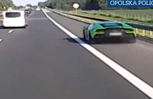 Kierowca Lamborghini nie mógł jechać za kimś. Za wszelką cenę musiał być z przod