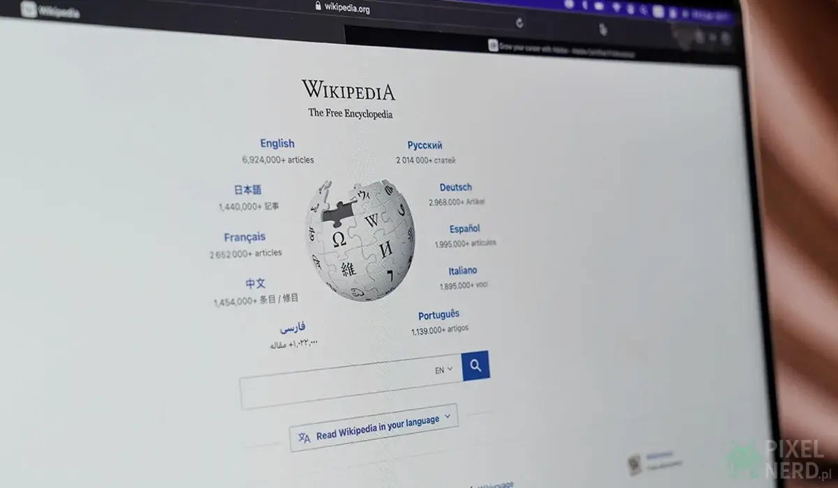 Wikipedia traci czytelników przez sztuczną inteligencję. AI zaczyna zjadać własn