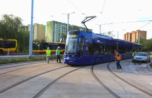 Wrocław: Na ul. Rogowskiej po raz pierwszy pojawił się tramwaj (nowy dwór)