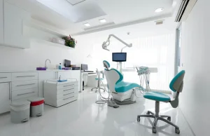 NIK: Bezpłatne leczenie zębów w Polsce coraz trudniejsze