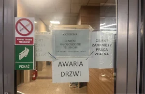 Rolnicy chcieli odwiedzić biuro PO, ale zatrzymała ich kartka "awaria drzwi"