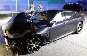 Prokuratura o wypadku na A1. "BMW prawdopodobnie zahaczyło o ten samochód"
