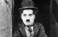 Charlie Chaplin odbiera honorowego Oscara w 1972 roku.