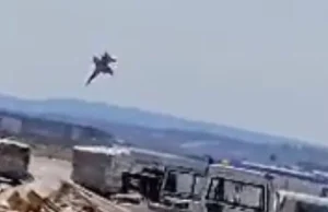 Rozbity F-18 w bazie w Saragossie.