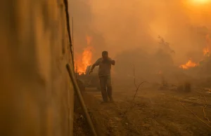 Negują zmiany klimatyczne i szerzą fake newsy.