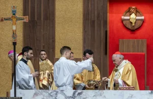 Więzienia za lżenie Kościoła? Pomysł ziobrystów wraca do Sejmu