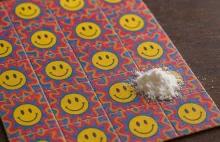 Kobieta przypadkowo wciągnęła 550 razy normalną dawkę LSD. Myślała, że to kokain