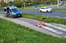 Czołowe zderzenie rowerzystów na drodze dla jednośladów.