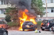 Czarne BMW poszło z dymem