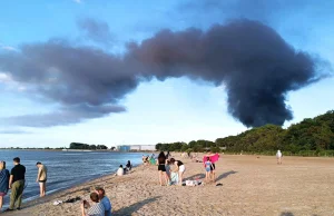 Czarna chmura dymu nad Gdańskiem. Turyści byli przerażeni