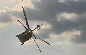 Black Hawk zahaczył o linię energetyczną (nagranie)