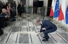 Donald Tusk podniósł mikroport - TVN