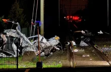 Policyjny pościg zakończony tragedią. Auto wjechało pod pociąg