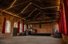 Koniec klubu Praga Centrum. Jego właściciel staranował drzwi autem