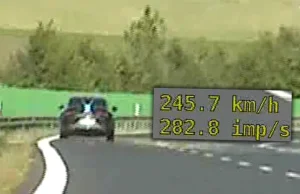 Młodego kierowcę poniosła fantazja. Policjanci go gonili z prędkością 240 km/h